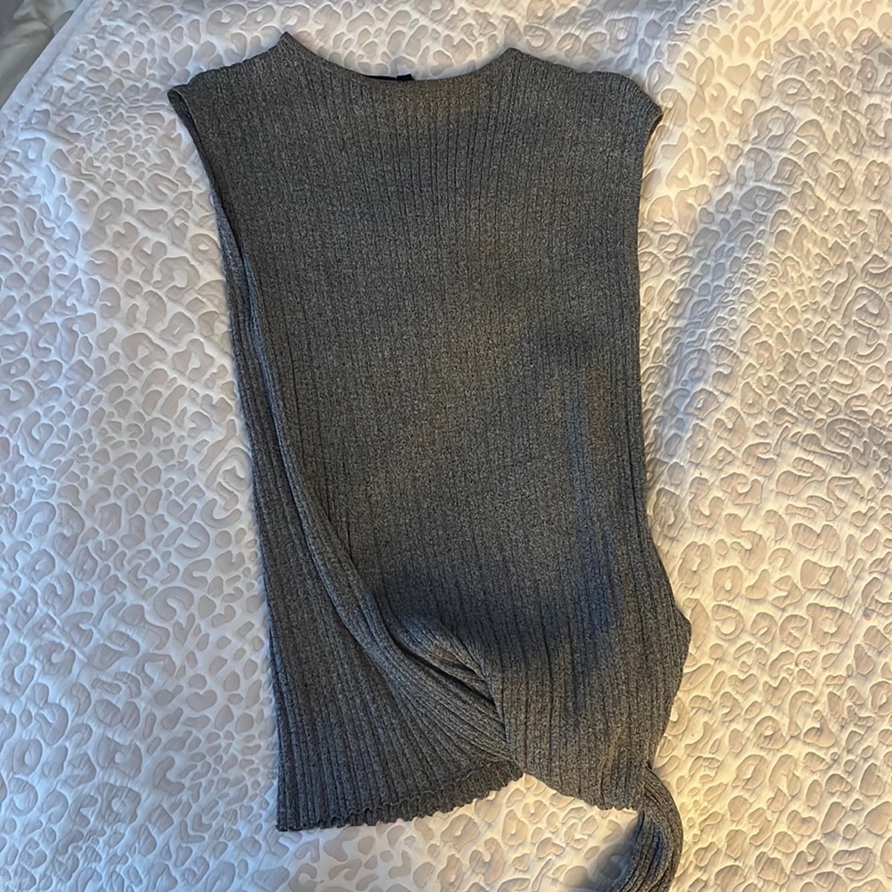 tie front sleeveless Top